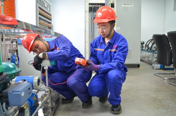 配资专业股票配资网站 编织降温防护网，一线不再“洗桑拿”