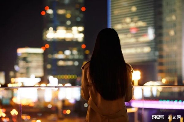 网上配资股票 寄情直播，流连男模场……她用公司的钱为情绪价值买单